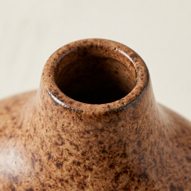 donut vase opening close up