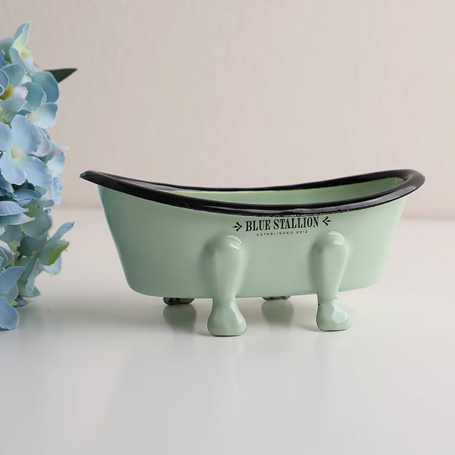 enamel-bathtub-shaped-soap-dish-with-drainage-holes-close-up-07111