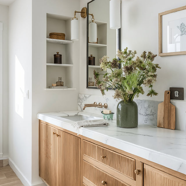 enamel-bathtub-shaped-soap-dish-with-drainage-holes-scene-07113