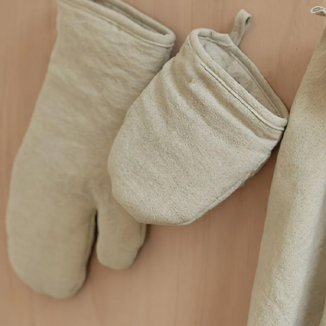 extra-thick-heat-resistant-baking-gloves-close-up-0710