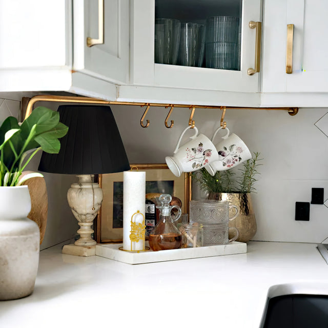 freestanding-metal-paper-towel-holder-scene-07111