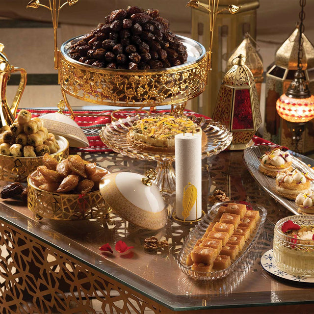 freestanding-metal-paper-towel-holder-scene-07116