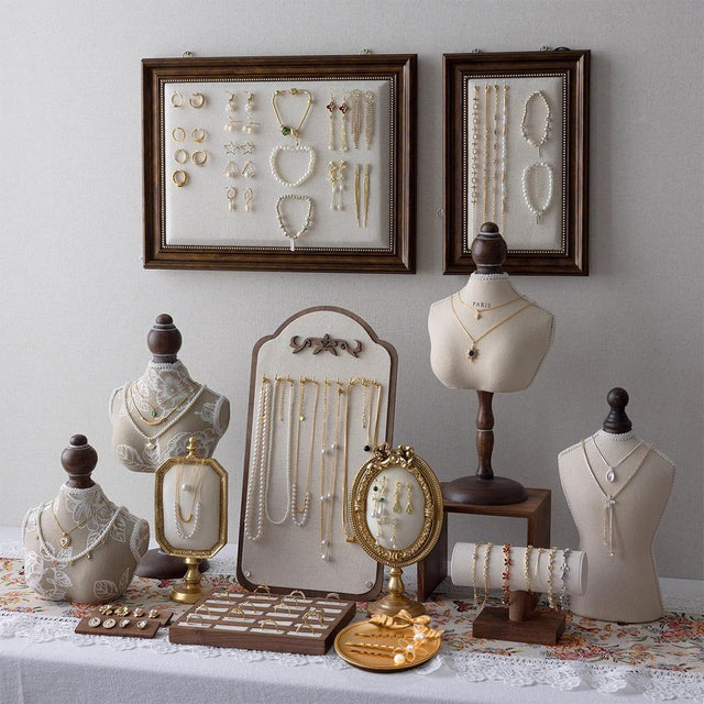 gold round resin tray as jewelry holder