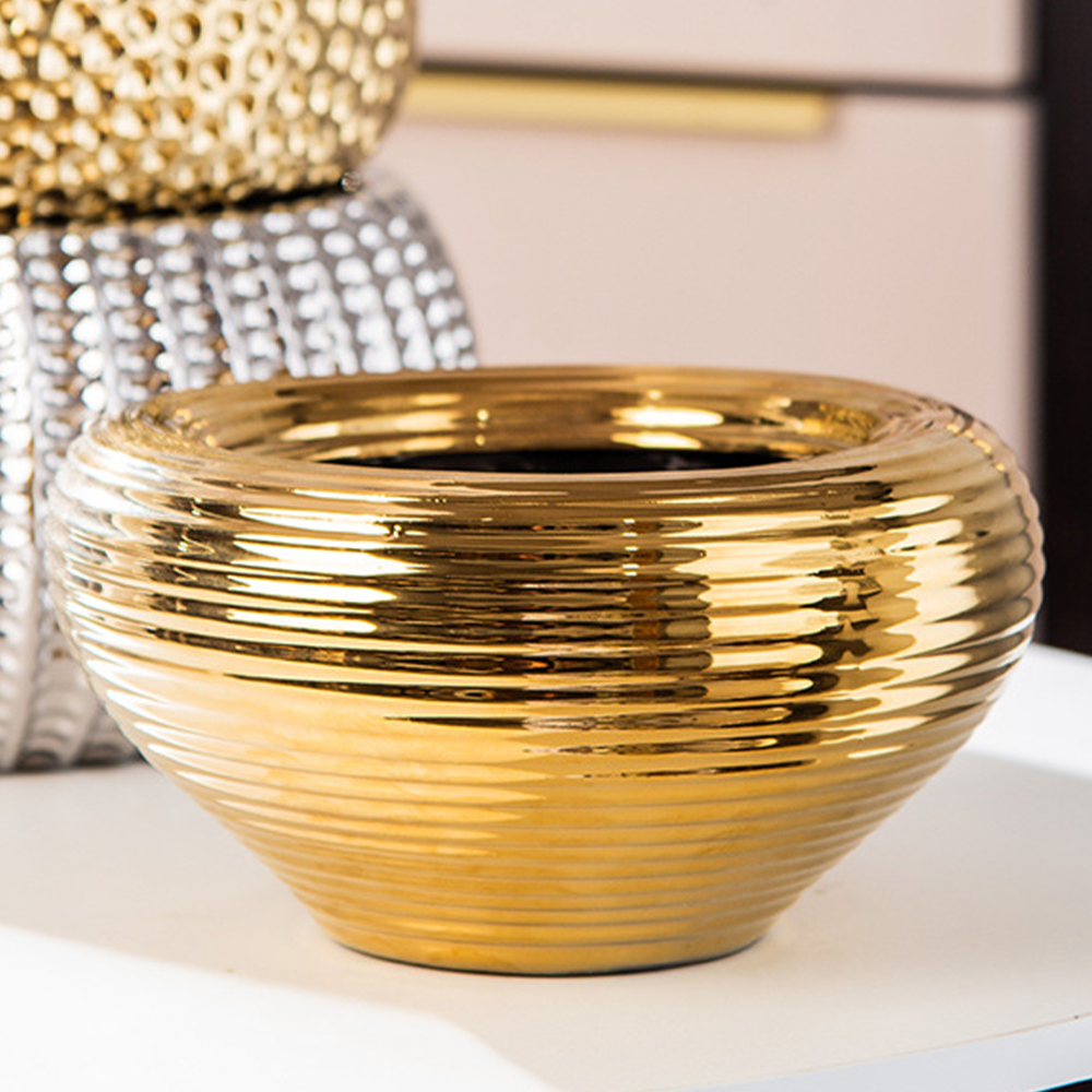 golden-ceramic-vase-close-up-06171