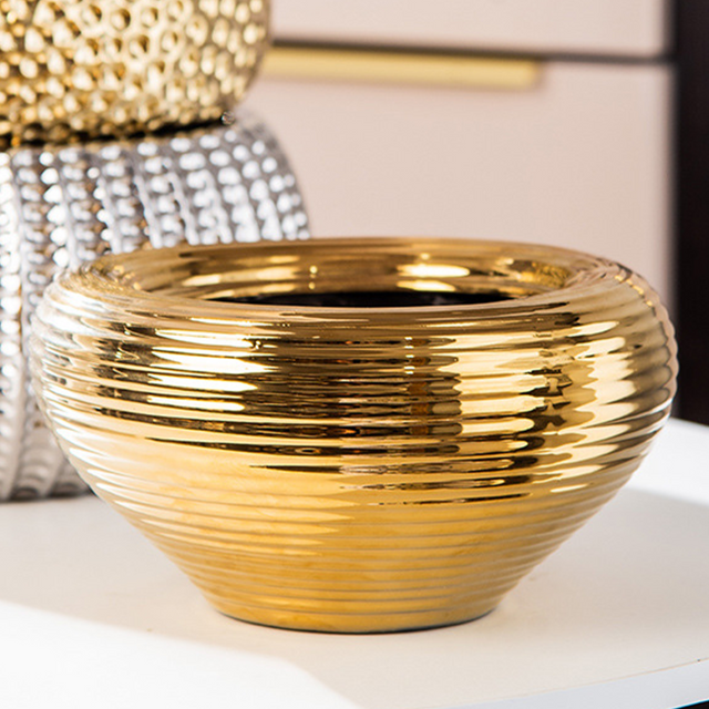 golden-ceramic-vase-close-up-06171