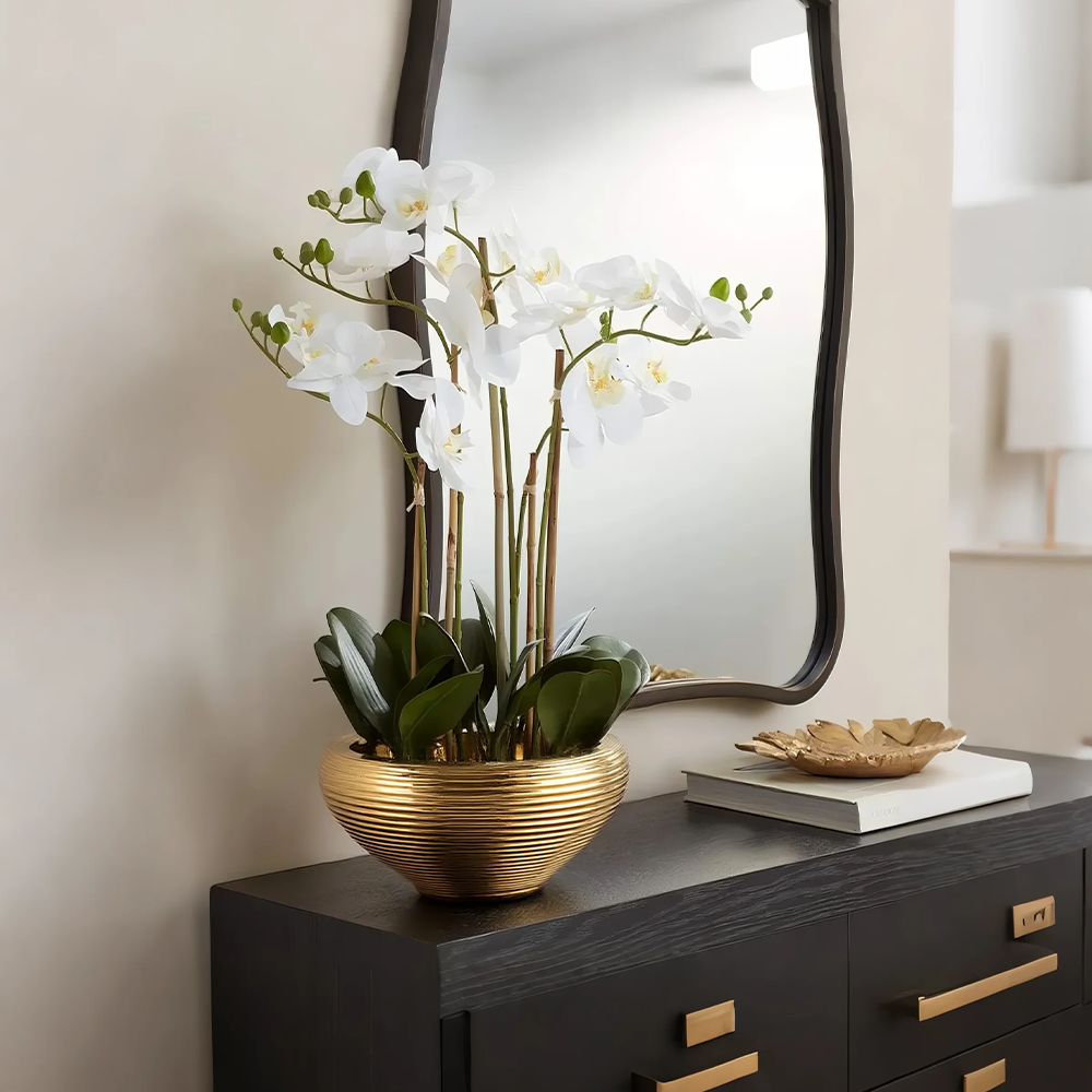 golden-ceramic-vase-scene-0617