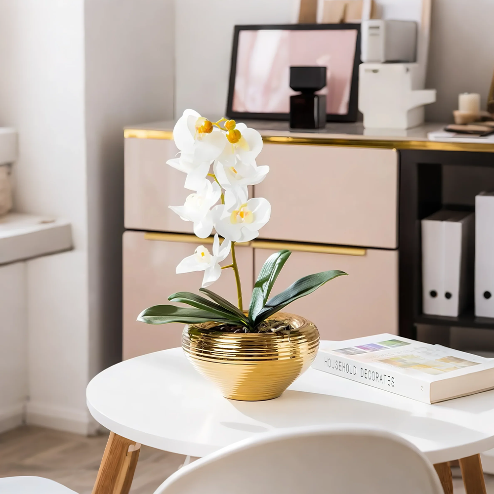 golden-ceramic-vase-scene-06174