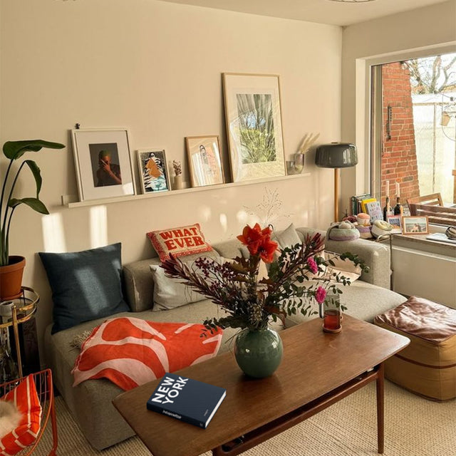 gray-board-decorative-books-scene-05262