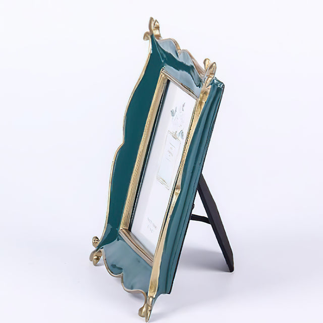 green picture frame details