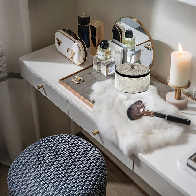 grey-needle-felted-decorative-storage-box-scene-072503