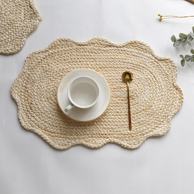 handwoven-oval-corn-husk-table-coaster-scene-0627