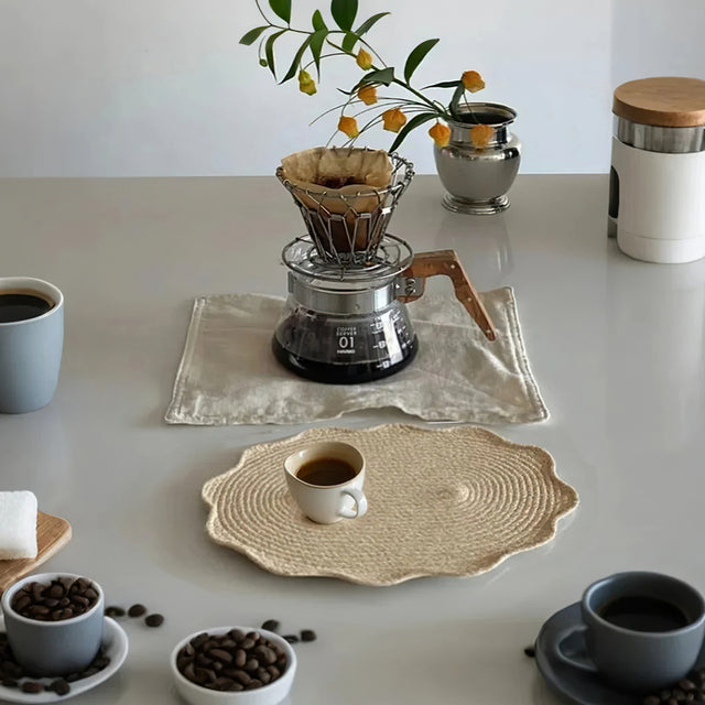 handwoven-oval-corn-husk-table-coaster-scene-06274