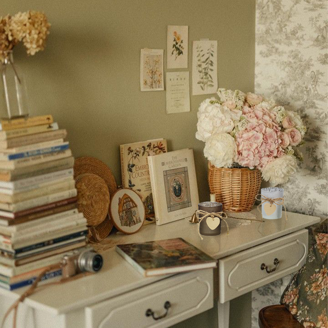 heart-shaped-decorative-candle-holders-scene-07045