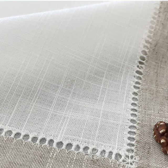 hollow-solid-colored-tablecloth-details