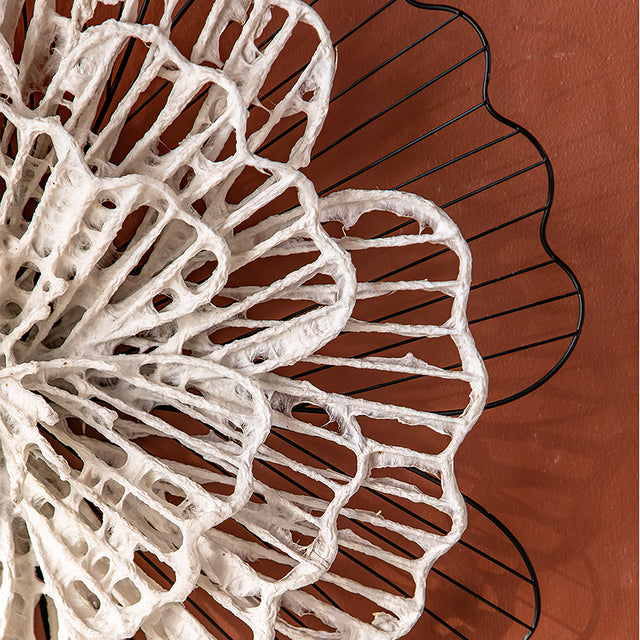 iron-flower-pattern-wall-art-close-up-05271