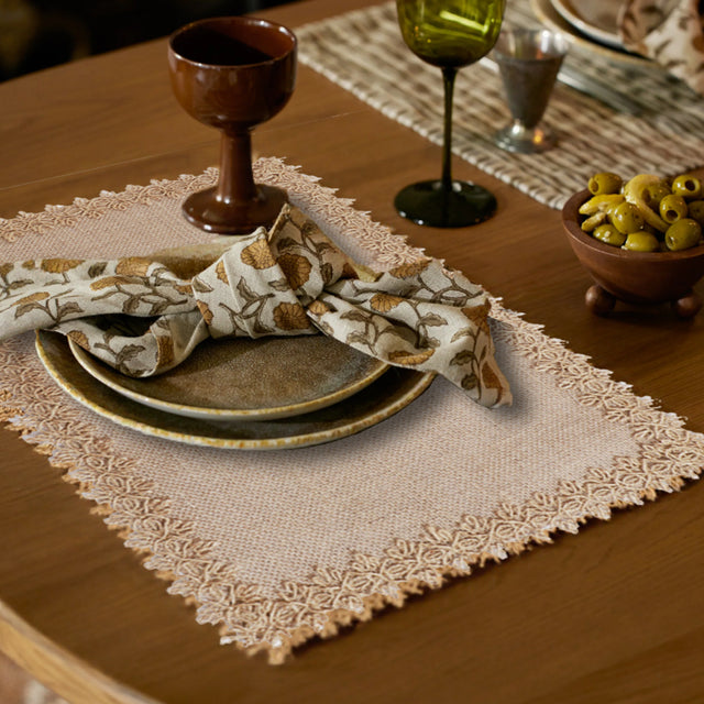 jute-placemats-rustic-woven-tablemats-with-tassels-for-tableware-dining-scene-072402