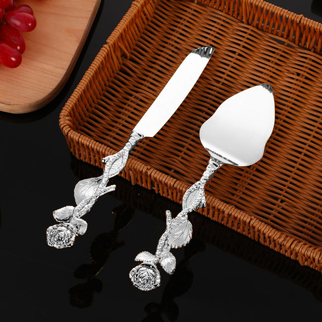 knife and cake server on the food basket