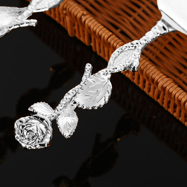 knife and cake server rose details