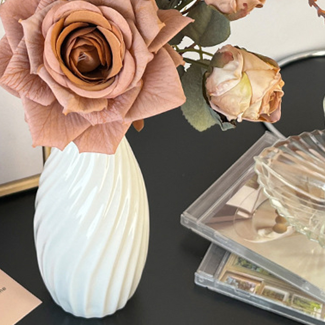 living-room-artificial-flowers-details