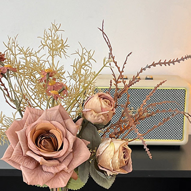 living-room-artificial-flowers-details