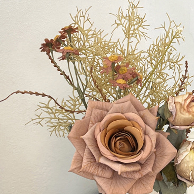 living-room-artificial-flowers-details