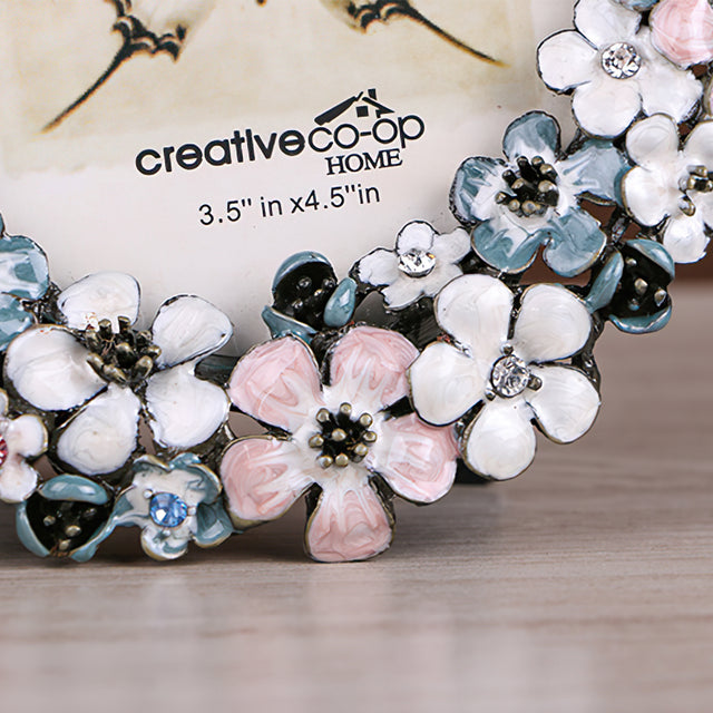 living-room-floral-picture-frame-details