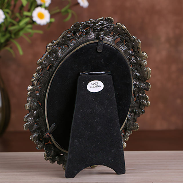 living-room-floral-picture-frame-details