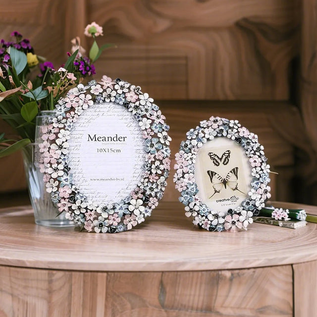 living-room-floral-picture-frame-scene