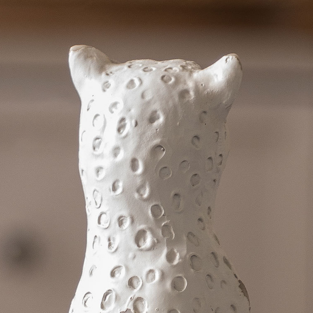 living-room-resin-bookend-details