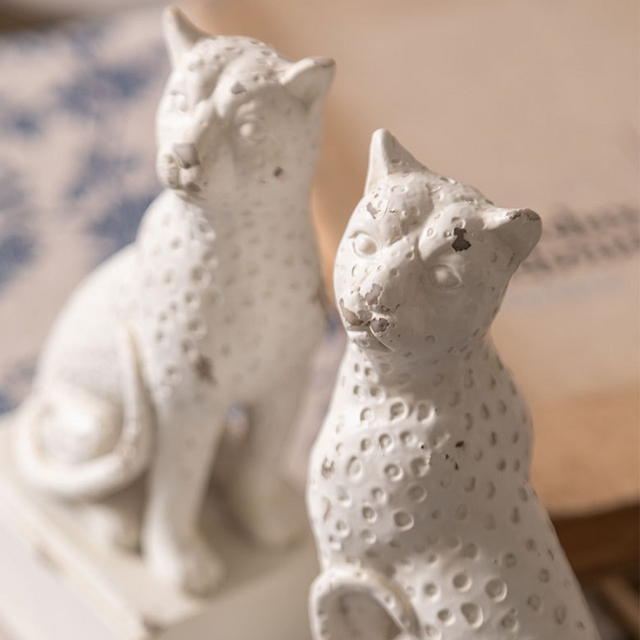 living-room-resin-bookend-details