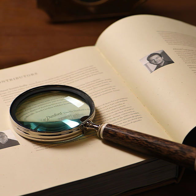 magnifying glass details