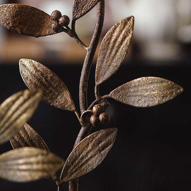 metal leaf candle holder details