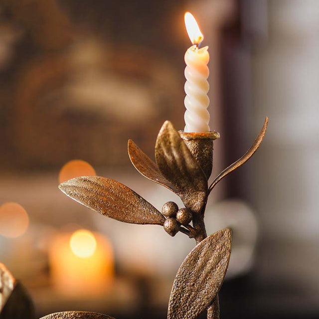 metal leaf candle holder details
