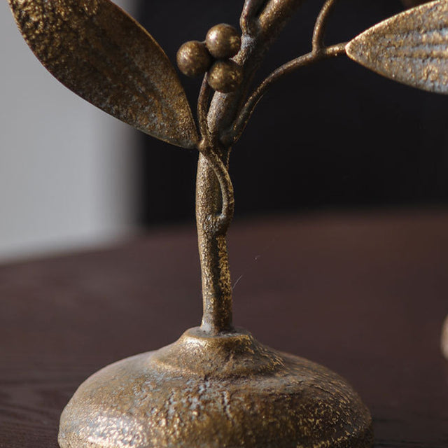 metal leaf candle holder details