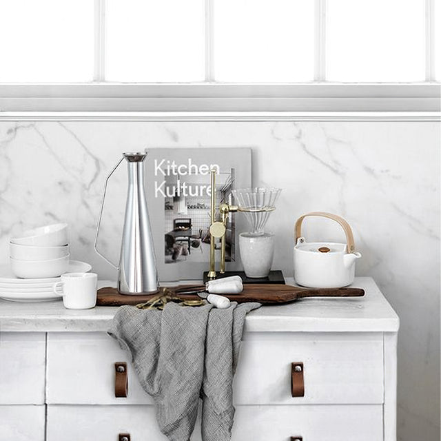 minimalist-style-plated-glass-cold-water-wine-bottle-scene-07043