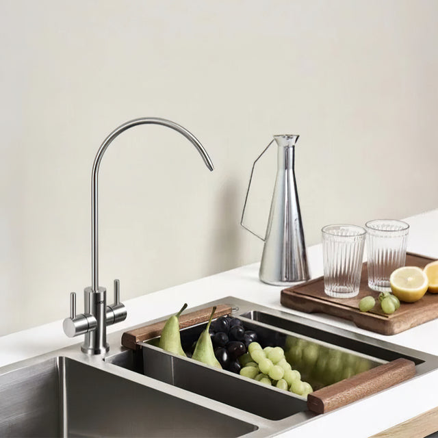 minimalist-style-plated-glass-cold-water-wine-bottle-scene-07044