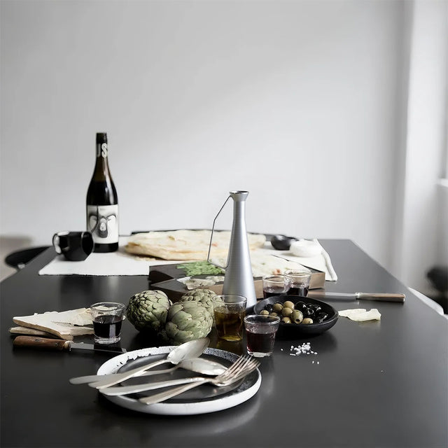 minimalist-style-plated-glass-cold-water-wine-bottle-scene-07045