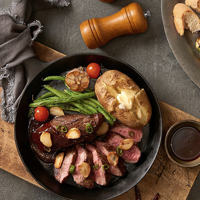 pepper grinder manual control on the dining table