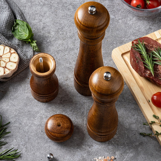 pepper grinder manual control on the dining table