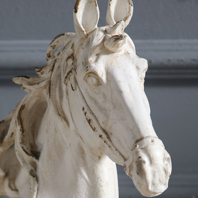 resin-horse-head-ornament-details