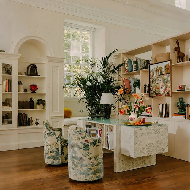 retro-style-ceramic-vase-with-handle-scene-070501