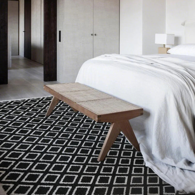 rhombus black and white rug in the bedroom