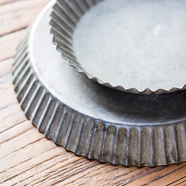 round storage tray details