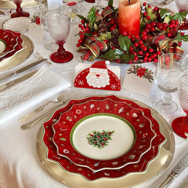 santa ceramic napkin holder on dinning table