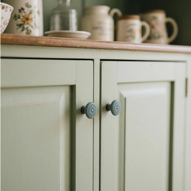 single-hole-ceramic-handle-for-cabinet-or-drawer-scene-0526