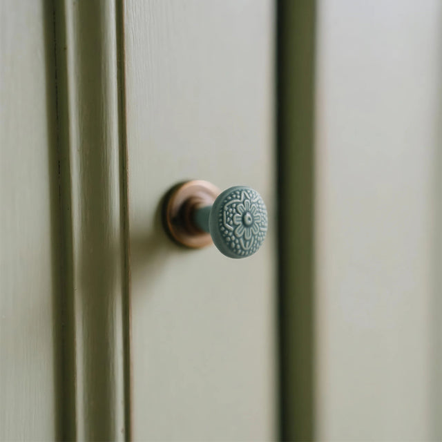 single-hole-ceramic-handle-for-cabinet-or-drawer-scene-05262