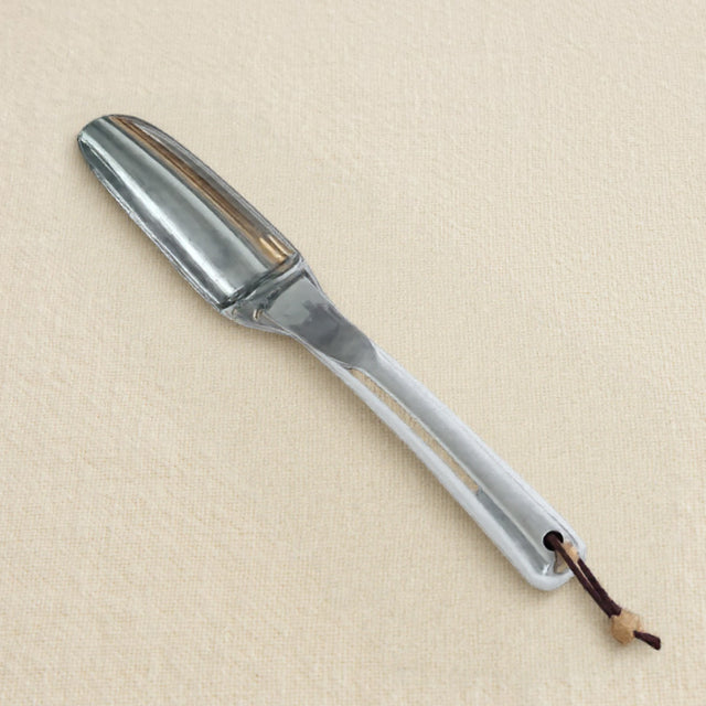 small-trowel-closeup