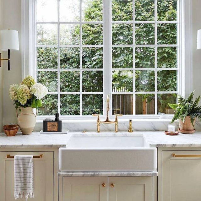 squeeze-type-refillable-dispenser-bottle-scene-06274