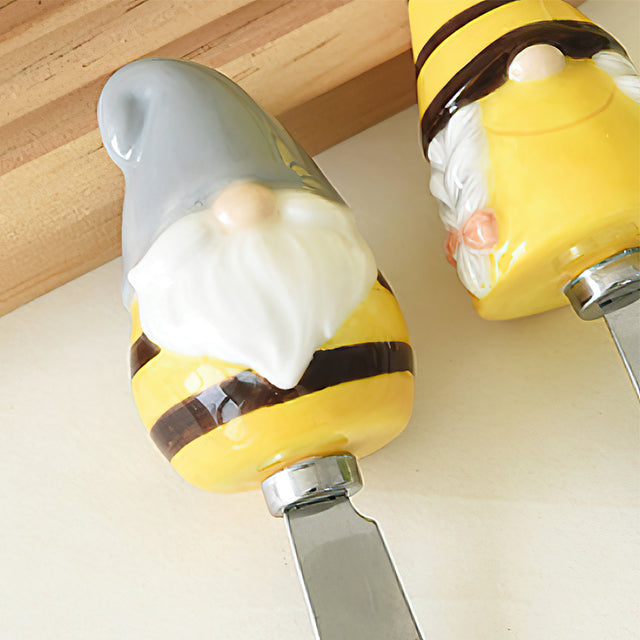 stainless-steel-butter-knife-close-up-06121