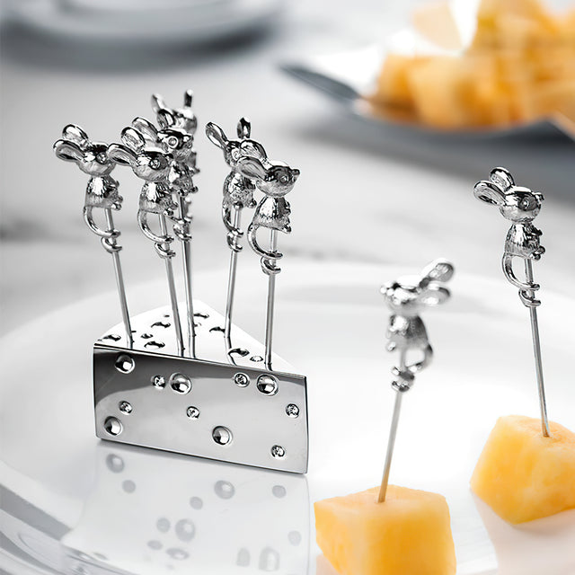 stainless-steel-cheese-holder-with-mouse-shaped-fruit-forks-Nordic-Ins-style-close-up-06091